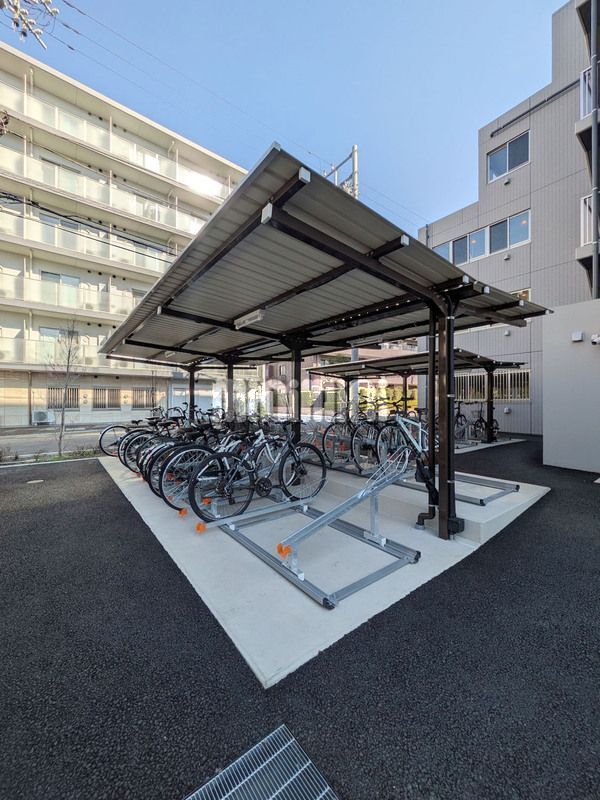 ����12