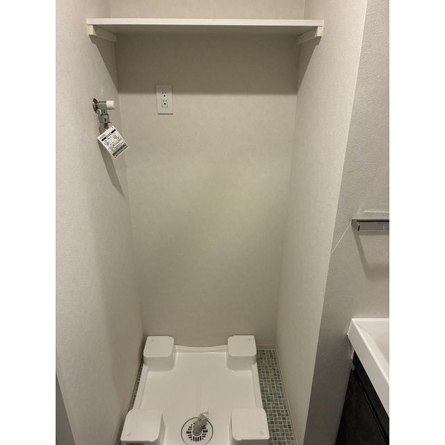 ����15