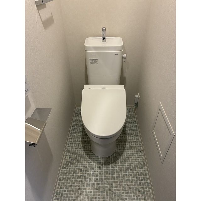 ����4