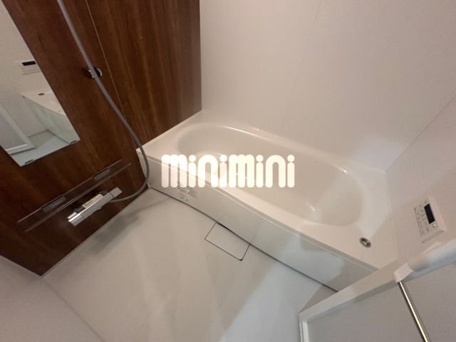 ����3