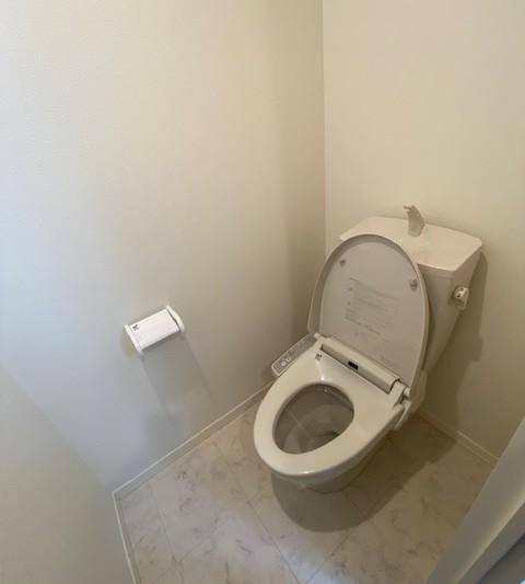 ����4