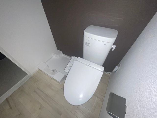 ����4