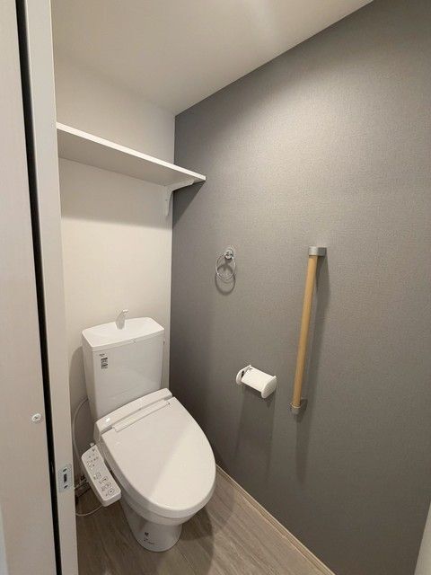 ����4