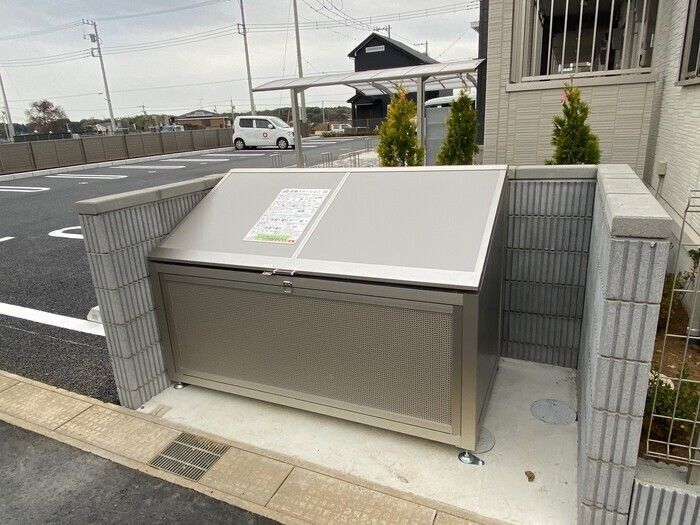 ����3