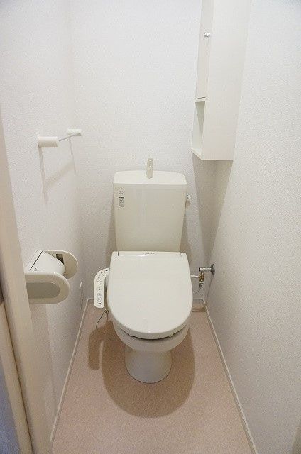 ����4
