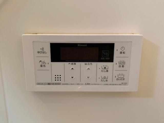 ����9