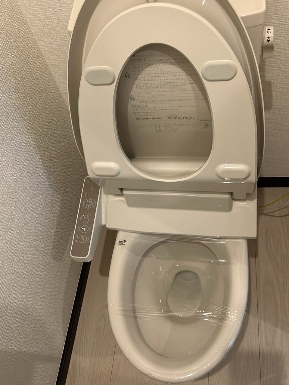����4