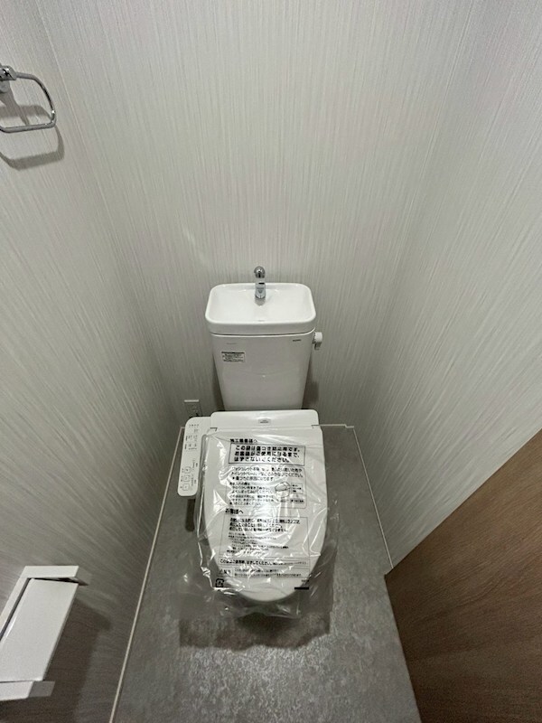 ����4