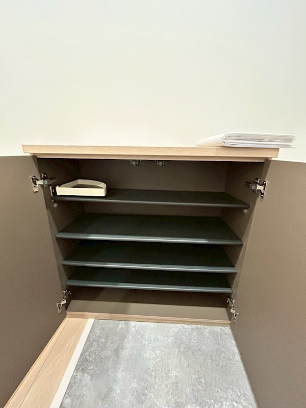 ����12