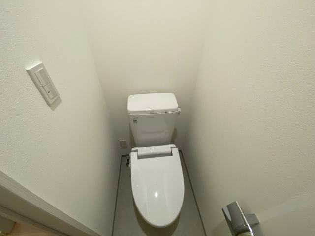 ����4