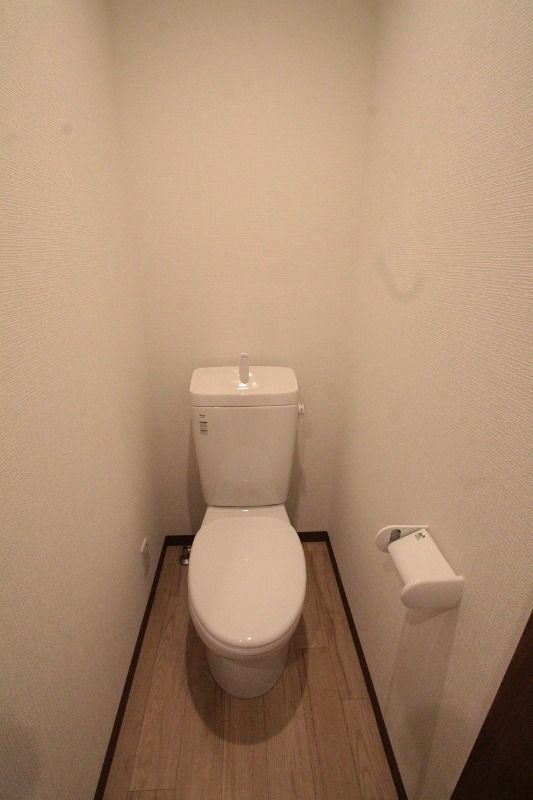 ����4