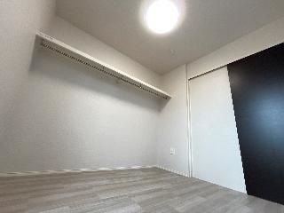 ����16