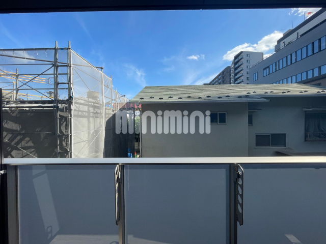 ����12