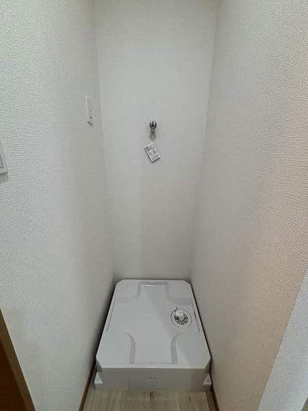 ����9