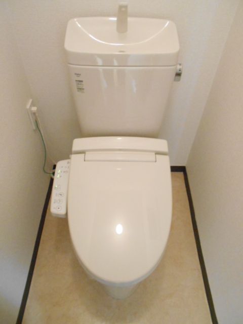 ����4