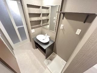 ����4