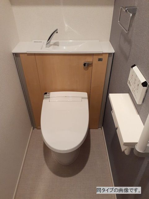 ����4