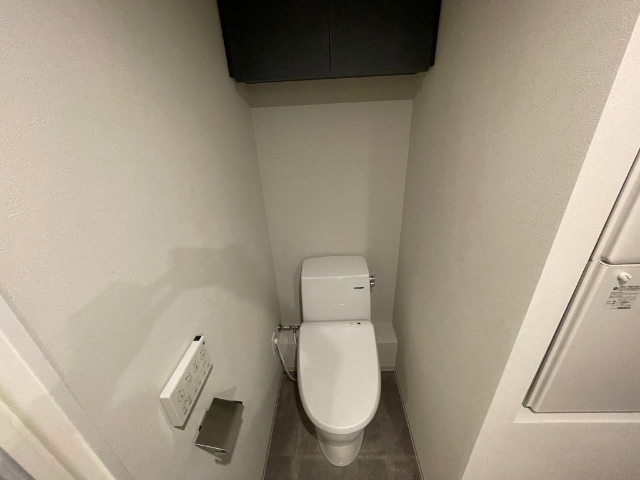 ����4