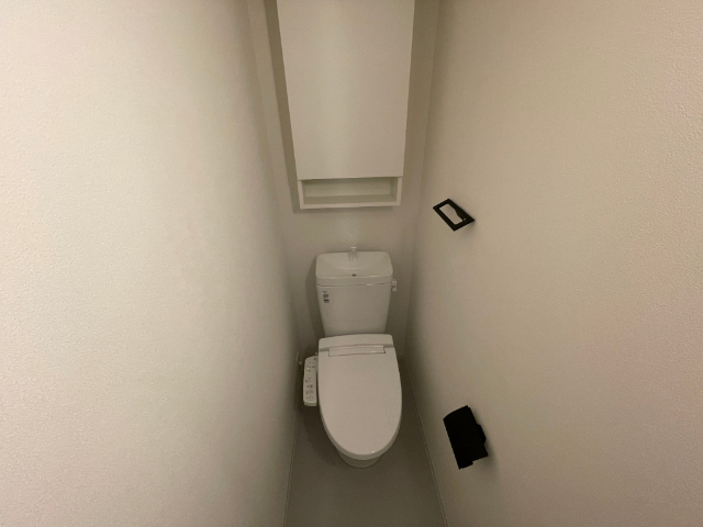 ����4