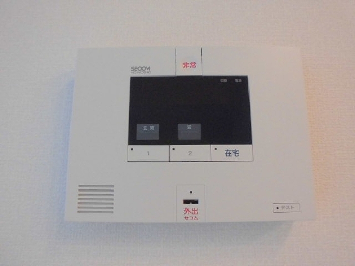 ����10