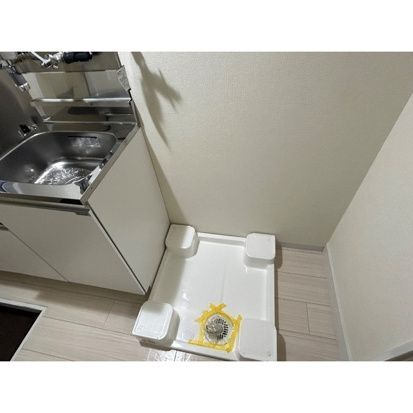 ����12