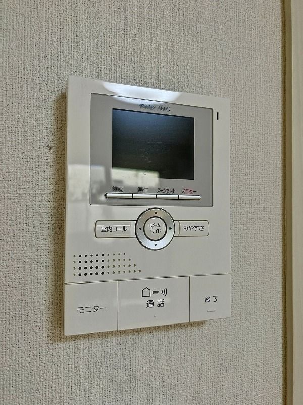 ����12