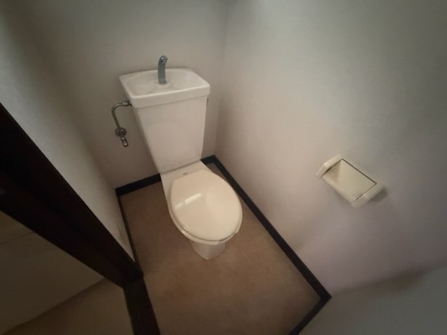 ����4