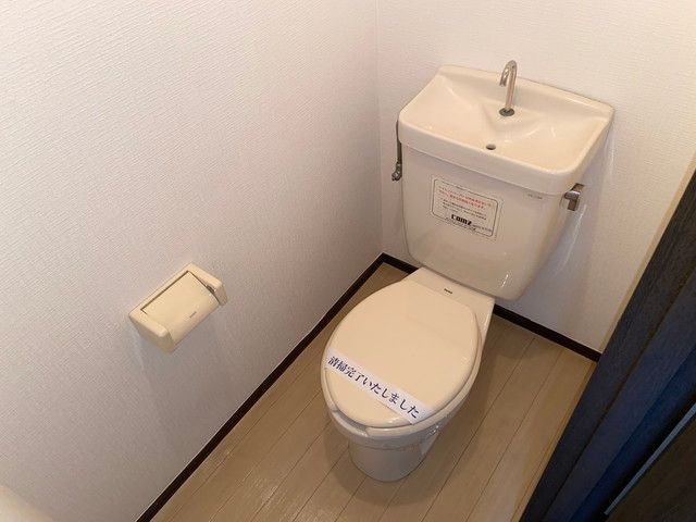 ����4