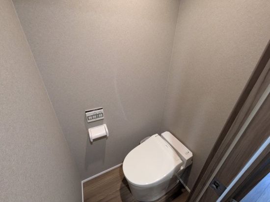 ����4