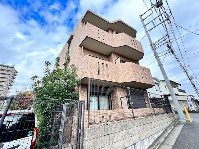 �����s�������s�������Q���ڂP�j