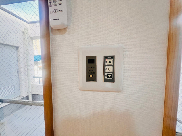 ����18