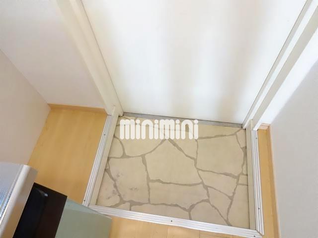 ����8