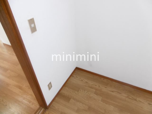 ����3