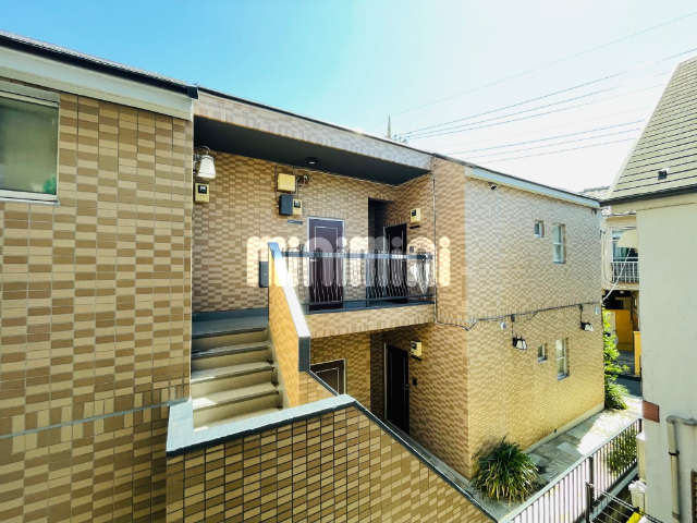 ����16