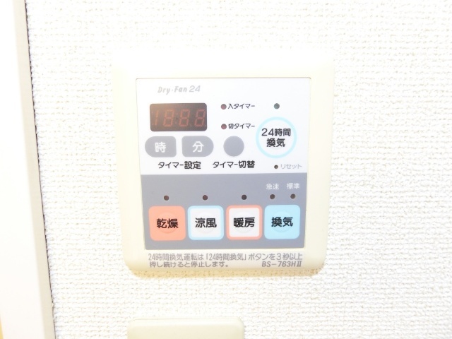 ����17