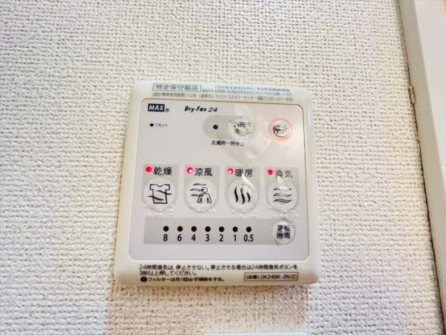 ����12