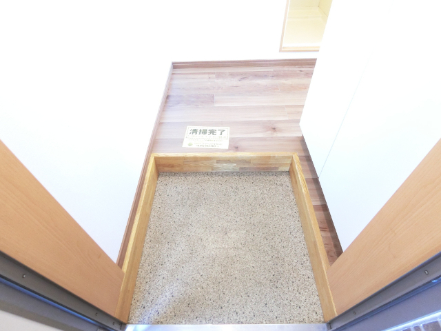 ����10