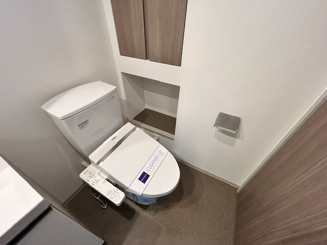 ����4