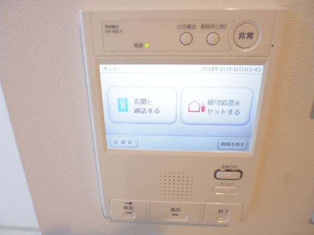 ����17