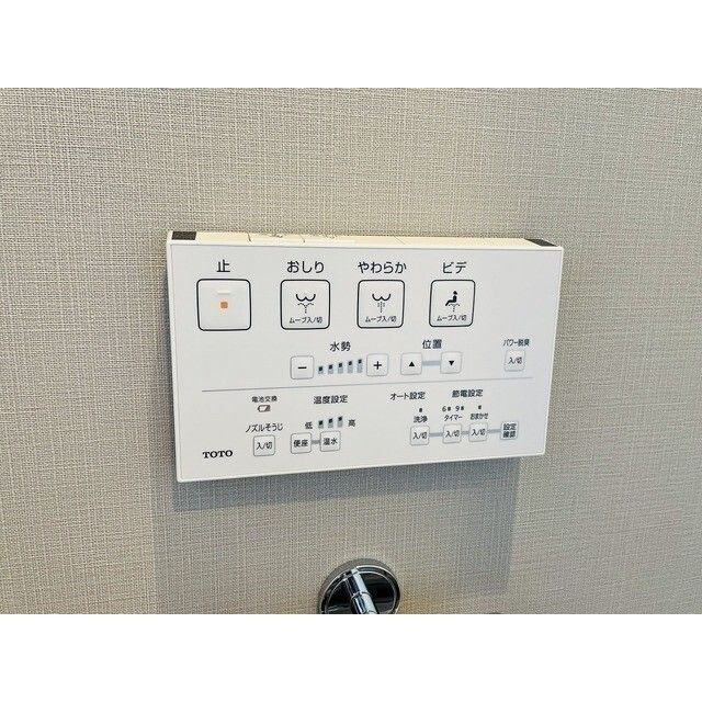 ����12