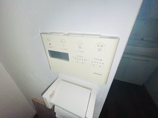 ����15