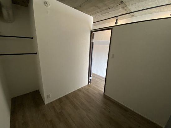 ����12