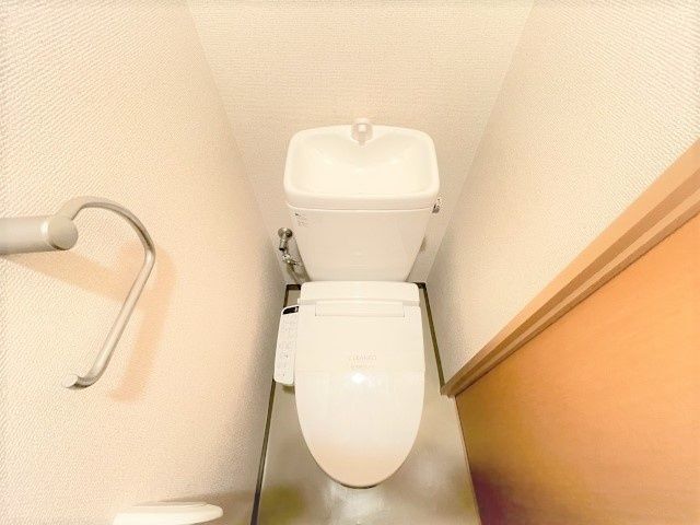 ����4