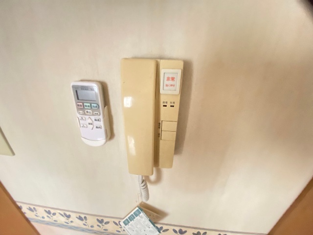 ����16