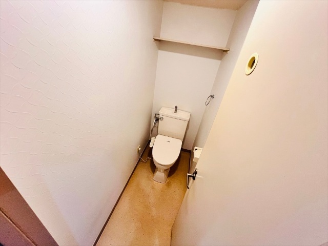 ����8