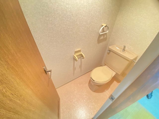 ����8