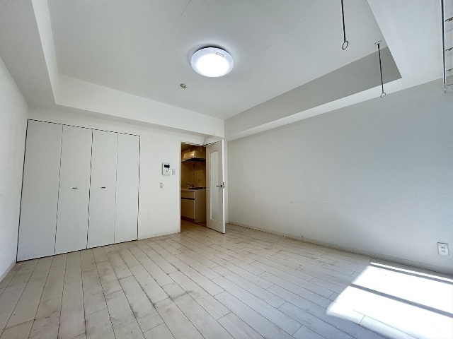 ����3