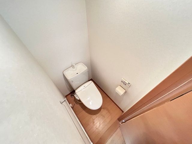 ����8
