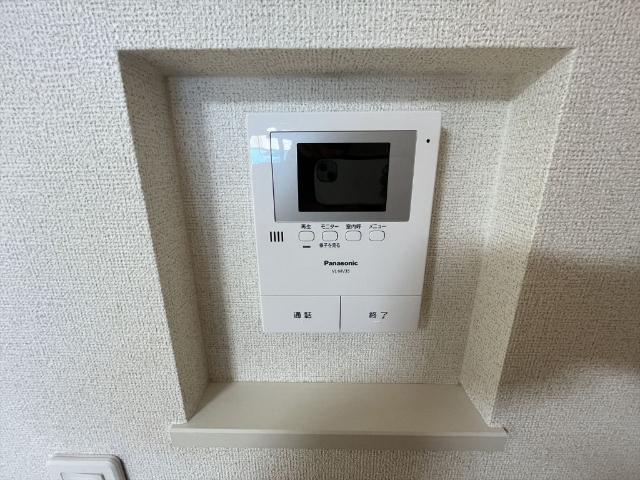 ����12