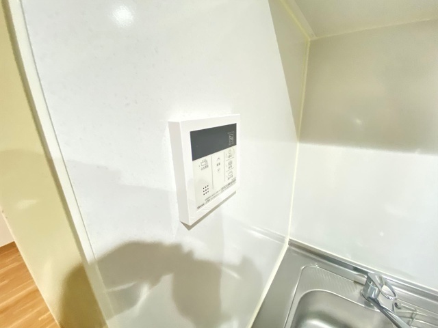 ����13